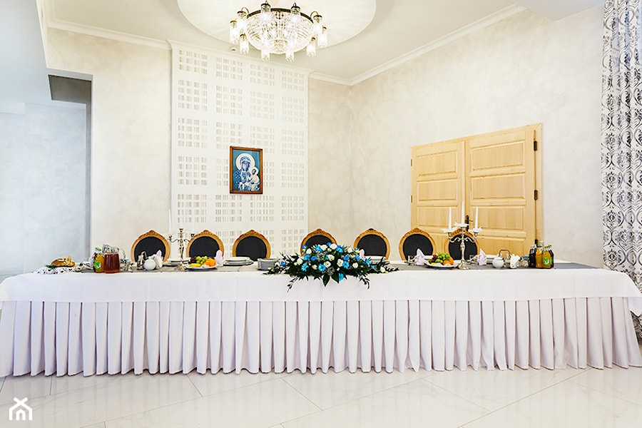 Żyrandole kryształowe w srebrnej sali weselnej Babiogórska - zdjęcie od Stylistic Cristal - Pracownia żyrandoli kryształowych
