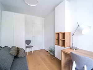 FOTOGRAFIA WNETRZ GDANSK - Średnia biała z biurkiem sypialnia, styl nowoczesny - zdjęcie od FOTOGRAFIA WNĘTRZ GDAŃŚK