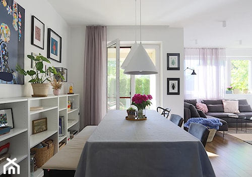 Dom jednorodzinny - Średnia biała jadalnia w salonie - zdjęcie od Strewberry Field Studio