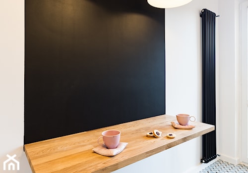 MIESZKANIE - KRAKÓW - GROTTGERA - Mała zamknięta biała czarna kuchnia jednorzędowa z oknem, styl rustykalny - zdjęcie od ARCHITEKTURA WNĘTRZ ALEKSANDRA MICHALAK