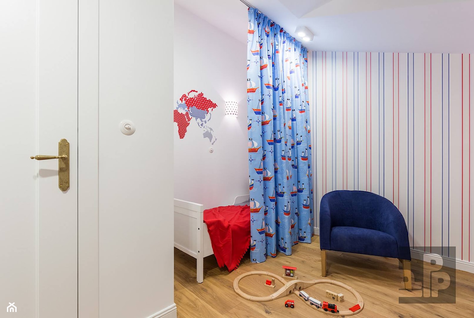 DOM - KRAKÓW - GOETLA - Średni biały pokój dziecka dla dziecka dla chłopca - zdjęcie od ARCHITEKTURA WNĘTRZ ALEKSANDRA MICHALAK - Homebook