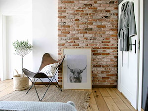 The Artichoke. - Średnia biała szara sypialnia, styl skandynawski - zdjęcie od SHOKO.design