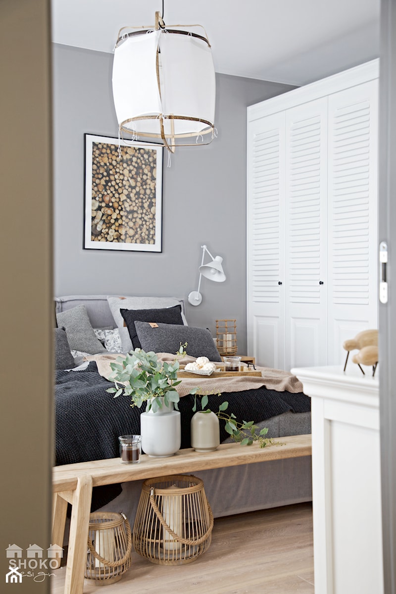 100% organic - Mała szara sypialnia, styl skandynawski - zdjęcie od SHOKO.design