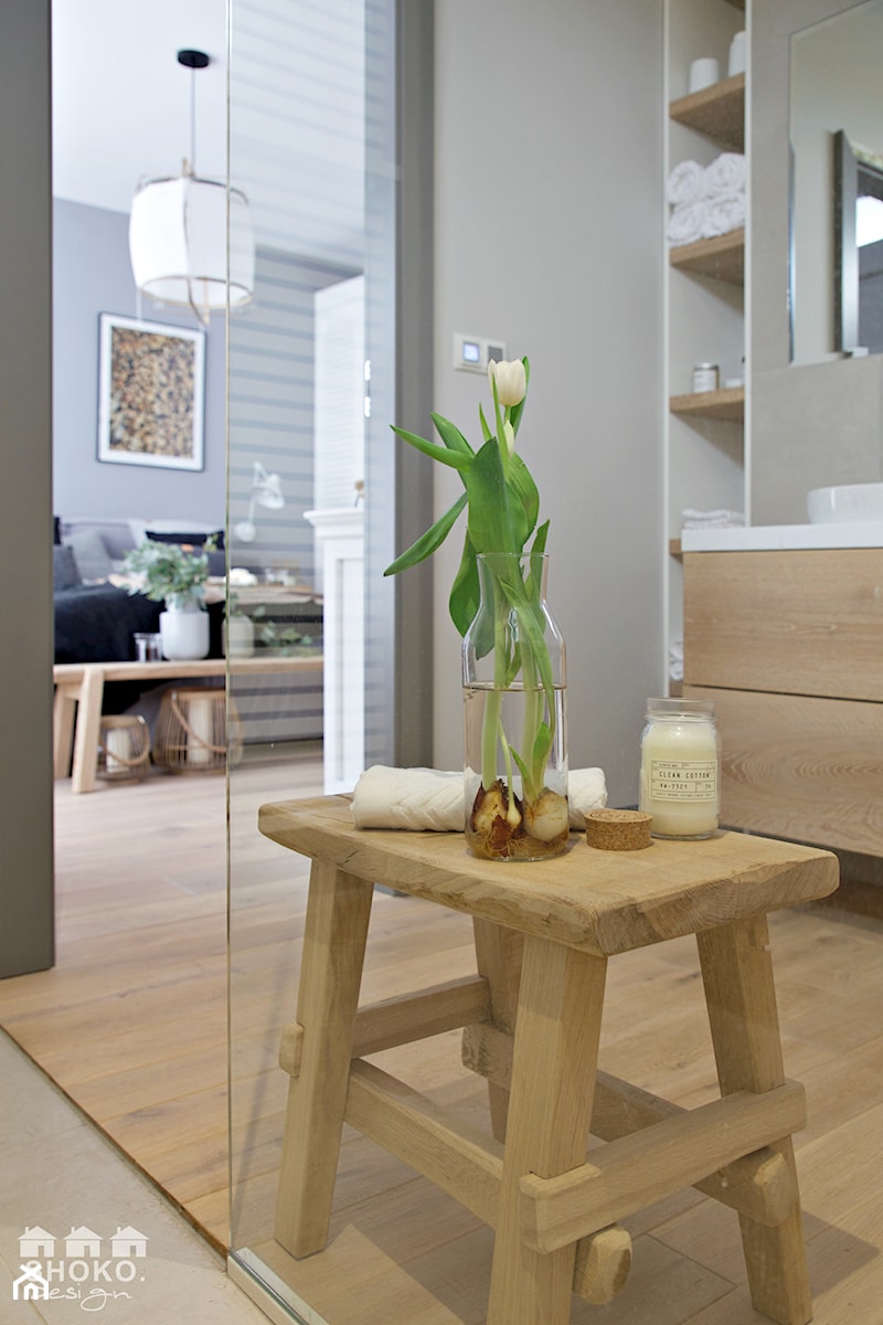 100% organic - Mała na poddaszu bez okna łazienka, styl skandynawski - zdjęcie od SHOKO.design