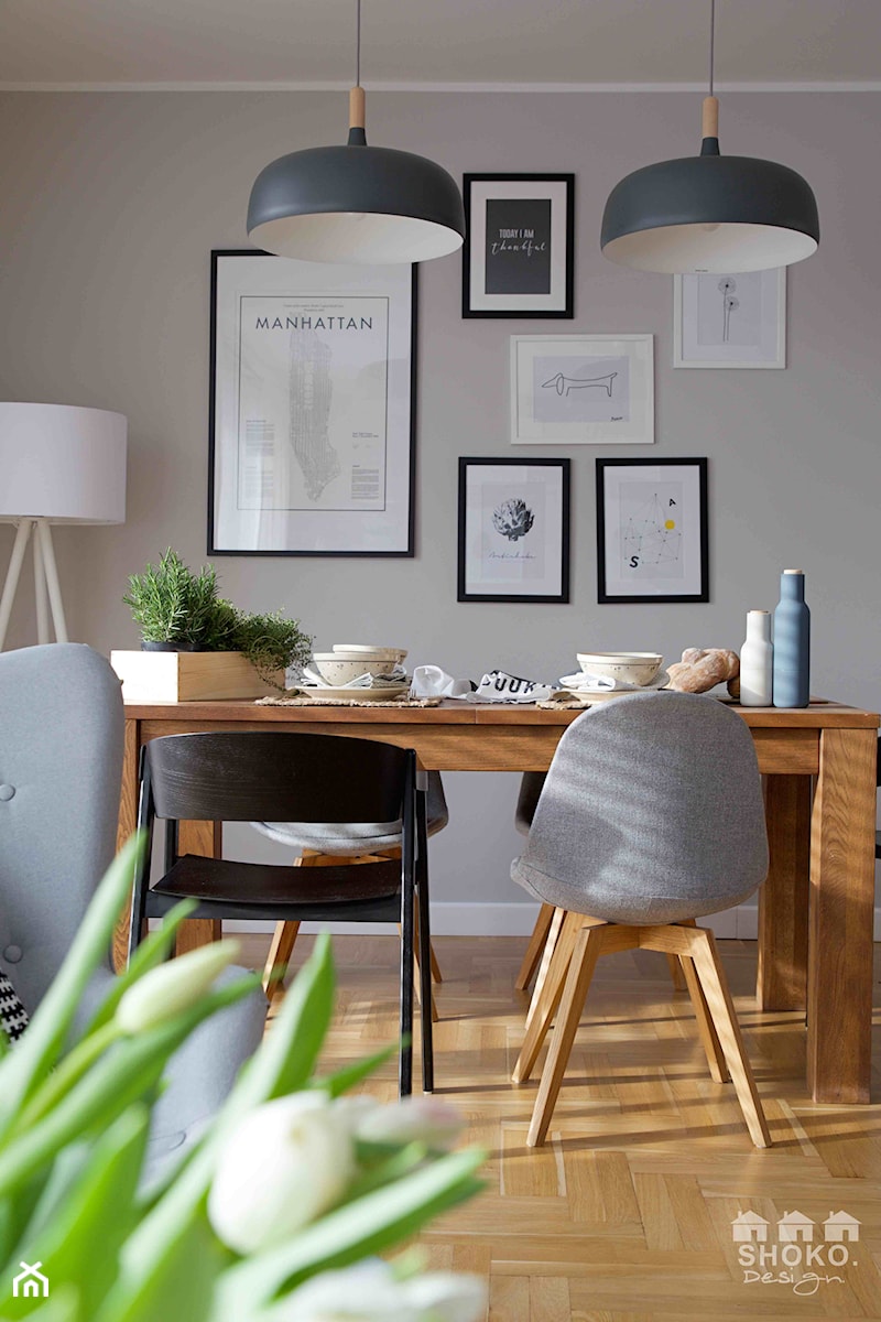 Herberium - Mała beżowa szara jadalnia w salonie, styl skandynawski - zdjęcie od SHOKO.design