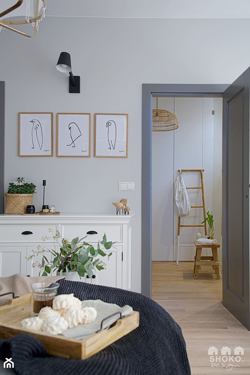 100% organic - Mała biała sypialnia, styl skandynawski - zdjęcie od SHOKO.design