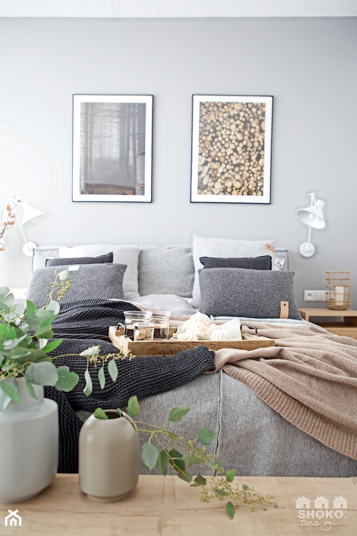 100% organic - Średnia szara sypialnia, styl skandynawski - zdjęcie od SHOKO.design - Homebook