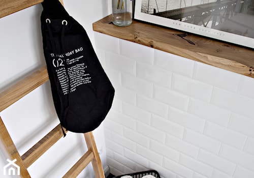 Creme de la creme - Mała na poddaszu bez okna łazienka, styl skandynawski - zdjęcie od SHOKO.design