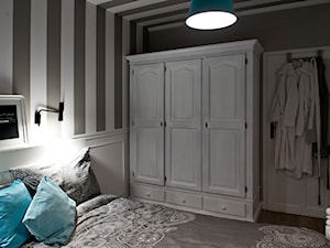 HOLE to another Universe - Średnia biała szara sypialnia, styl nowoczesny - zdjęcie od SHOKO.design