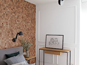 Woody All - Mała biała sypialnia, styl skandynawski - zdjęcie od SHOKO.design