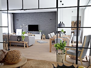 100% organic - Duży biały szary salon z jadalnią, styl skandynawski - zdjęcie od SHOKO.design