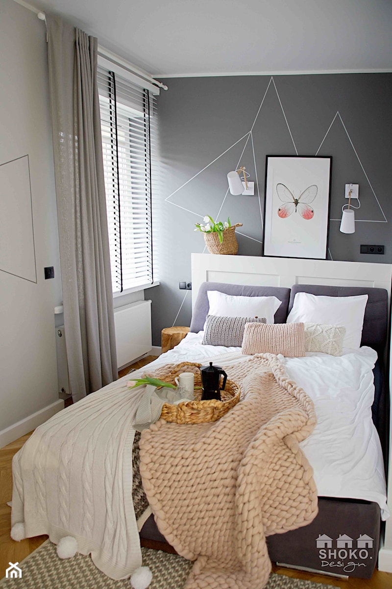 Herberium - Mała biała szara sypialnia, styl skandynawski - zdjęcie od SHOKO.design