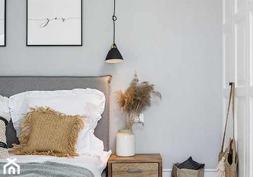 Gray pudding - Mała szara sypialnia, styl skandynawski - zdjęcie od SHOKO.design
