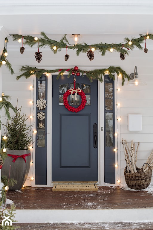 wieniec na drzwiach, świąteczne dekoracje, dekoracje przed domem, świąteczne ozdoby