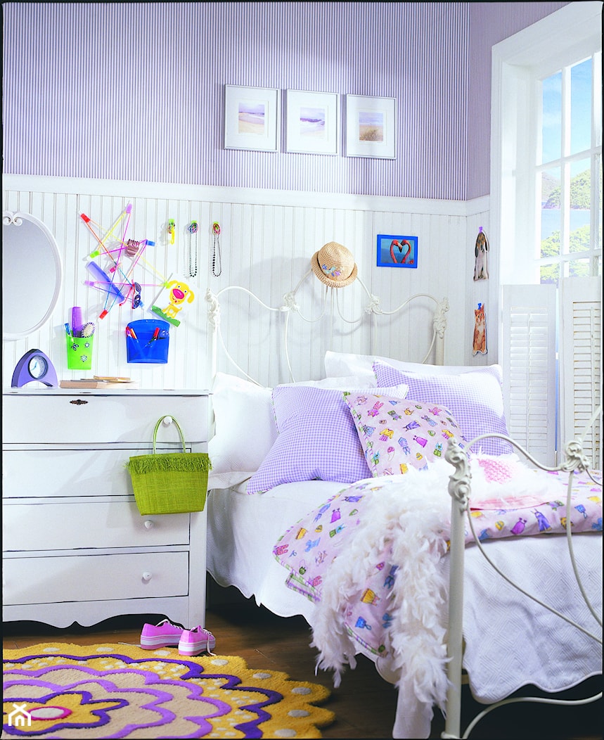 Inspiracje - Mały biały fioletowy pokój dziecka dla dziecka dla nastolatka dla dziewczynki - zdjęcie od Command Inspiracje - Homebook