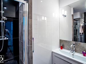 Funkcjonalna łazienka w mieszkaniu do wynajęcia - zdjęcie od CD Sign Dorota Chmielnicka