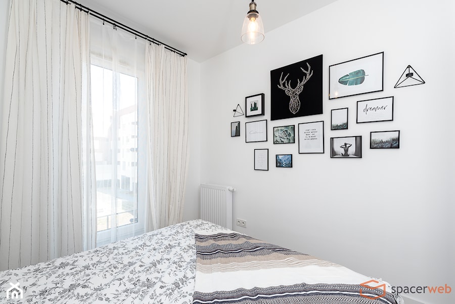 Mieszkanie 2 pokojowe - Mała biała sypialnia - zdjęcie od SpacerWEB Fotografia wnętrz i Wirtualne spacery 3D