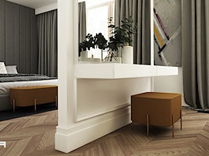 DOM KONSTANCINIE JEZIORNA - Duża biała szara z panelami tapicerowanymi sypialnia - zdjęcie od TILLA architects