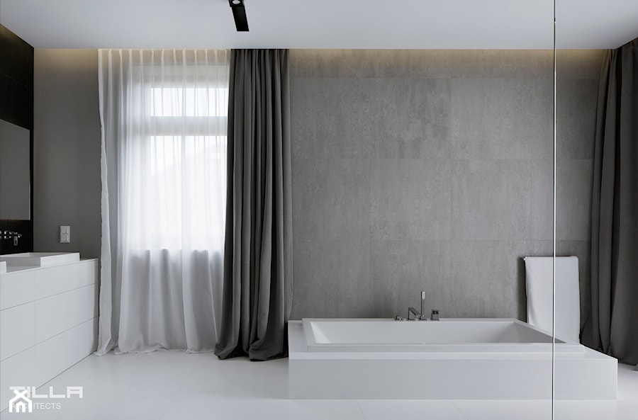 DOM / GRANICA / 170 M2 - Średnia z lustrem z dwoma umywalkami z punktowym oświetleniem łazienka z oknem, styl minimalistyczny - zdjęcie od TILLA architects