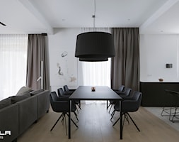 DOM / GRANICA / 170 M2 - Jadalnia, styl minimalistyczny - zdjęcie od TILLA architects - Homebook