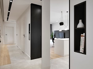 Apartament na Żoliborzu / 100m2 - Duży biały hol / przedpokój, styl minimalistyczny - zdjęcie od TILLA architects