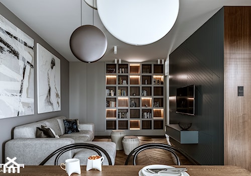 APARTAMENT MOKOTÓW - Średni czarny szary salon z jadalnią z bibiloteczką - zdjęcie od TILLA architects