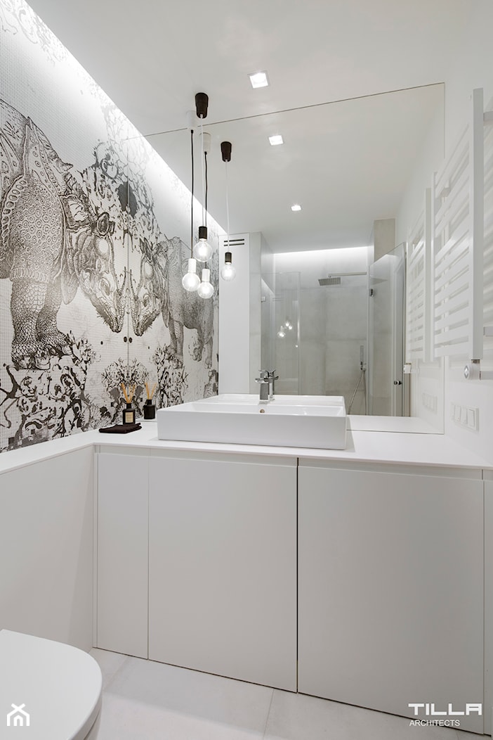 Realizacja w Warszawie/ 90 m2 - Z punktowym oświetleniem łazienka, styl minimalistyczny - zdjęcie od TILLA architects - Homebook