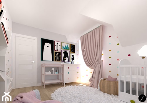 Pokój dziecka - Duży biały szary pokój dziecka dla niemowlaka dla dziewczynki, styl tradycyjny - zdjęcie od ID_Studio