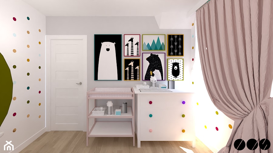 Pokój dziecka - Średni biały pokój dziecka dla niemowlaka dla dziecka dla dziewczynki, styl tradycyjny - zdjęcie od ID_Studio