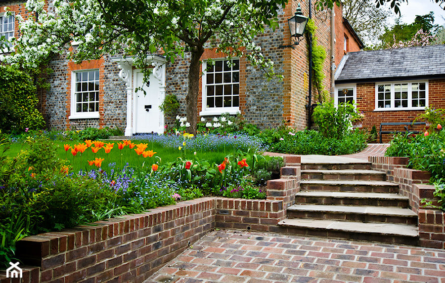 Średni ogród za domem - zdjęcie od Inspiracje Dom i Ogród