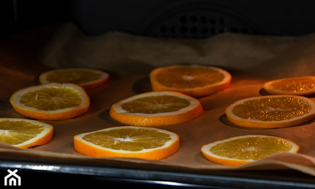 pomarańcze suszone w piekarniku z termoobiegiem