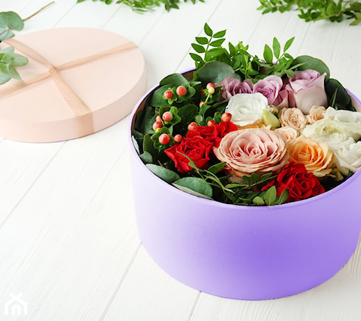 Jak zrobić flower box? Kwiaty w pudełku DIY – instrukcja krok po kroku