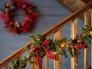 Girlanda świąteczna na schody, kominek czy okno – którą dekorację wybierzesz?