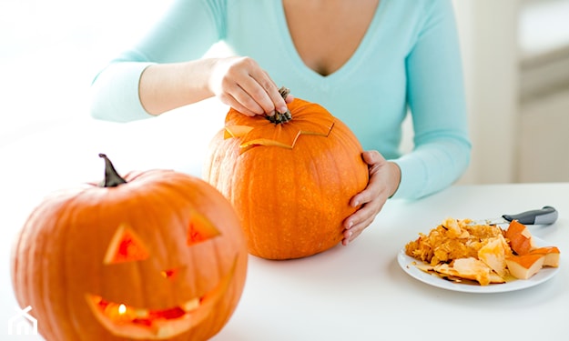 jak wydrążyć dynię na Halloween