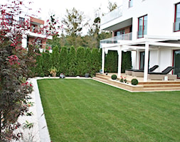 Ogród w Gdyni Orłowie - realizacja - Średni ogród za domem z altaną, styl nowoczesny - zdjęcie od Green Pro Studio - Homebook