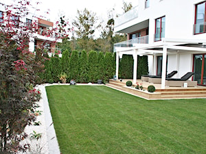 Ogród w Gdyni Orłowie - realizacja - Średni ogród za domem z altaną, styl nowoczesny - zdjęcie od Green Pro Studio