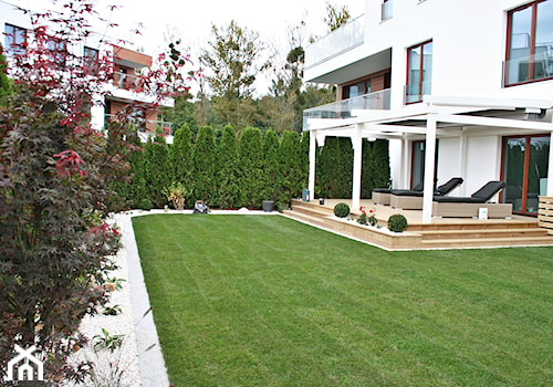 Ogród w Gdyni Orłowie - realizacja - Średni ogród za domem z altaną, styl nowoczesny - zdjęcie od Green Pro Studio