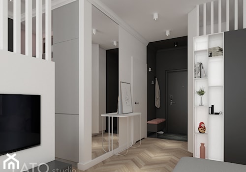 Projekt mieszkania typu studio w Warszawie - Średni z wieszakiem biały czarny hol / przedpokój, styl nowoczesny - zdjęcie od LATO studio