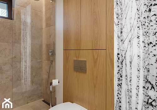 DOM POD LASEM - Mała łazienka z oknem, styl nowoczesny - zdjęcie od DWORNICKA STUDIO