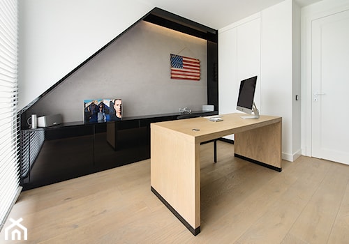 DOM POD LASEM - Średnie w osobnym pomieszczeniu białe szare biuro, styl nowoczesny - zdjęcie od DWORNICKA STUDIO