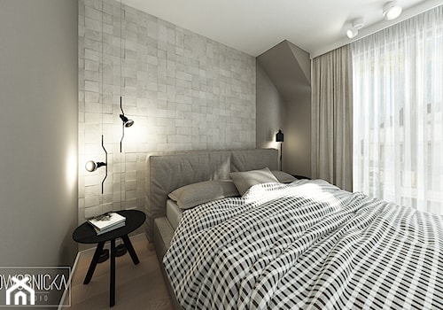 DOM Z OBRAZAMI - Średnia szara z panelami tapicerowanymi sypialnia z balkonem / tarasem, styl nowoczesny - zdjęcie od DWORNICKA STUDIO