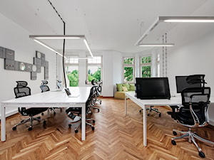 BIURO LIVECHAT_01 - Duże z sofą białe biuro, styl industrialny - zdjęcie od DWORNICKA STUDIO