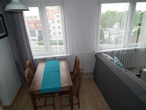 Nowoczesne, biało-szare mieszkanie - Mały szary salon z jadalnią - zdjęcie od Pracownia Aranżacji Wnętrz "O-kreślarnia"