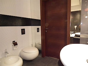 Łazienka w apartamencie w stylu glamour - zdjęcie od Pracownia Aranżacji Wnętrz "O-kreślarnia"