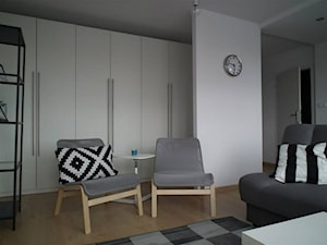 Nowoczesne, biało-szare mieszkanie - Średni biały salon - zdjęcie od Pracownia Aranżacji Wnętrz "O-kreślarnia"