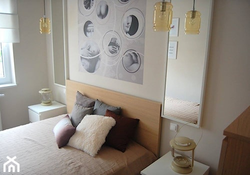 Przytulne 58 metrowe mieszkanie - Średnia beżowa sypialnia - zdjęcie od Pracownia Aranżacji Wnętrz "O-kreślarnia"