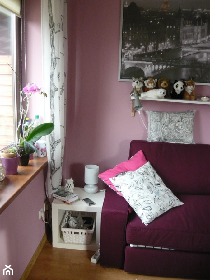 Metamorfoza pokoju młodzieżowego na pokój młodego małeństwa - Małe z sofą różowe biuro, styl prowansalski - zdjęcie od Martine1985 - Homebook