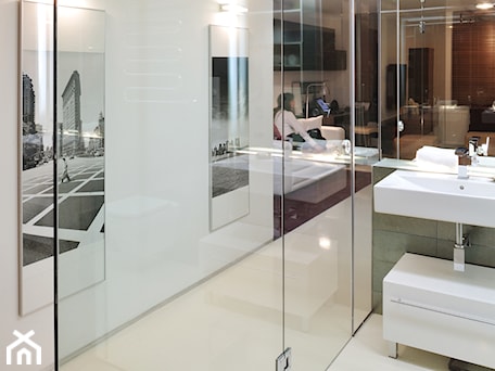 Aranżacje wnętrz - Łazienka: mieszkanie ze szklaną łazienką - Łazienka, styl nowoczesny - RS+ Robert Skitek. Przeglądaj, dodawaj i zapisuj najlepsze zdjęcia, pomysły i inspiracje designerskie. W bazie mamy już prawie milion fotografii!