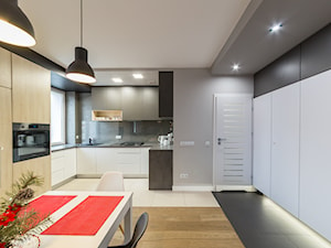 nowoczesna kuchnia i jadalnia w apartamencie - zdjęcie od BIAMS Budownictwo i Architektura Marcin Sieradzki - projektant, architekt