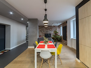 Salon w nowoczesnym mieszkaniu - zdjęcie od BIAMS Budownictwo i Architektura Marcin Sieradzki - projektant, architekt
